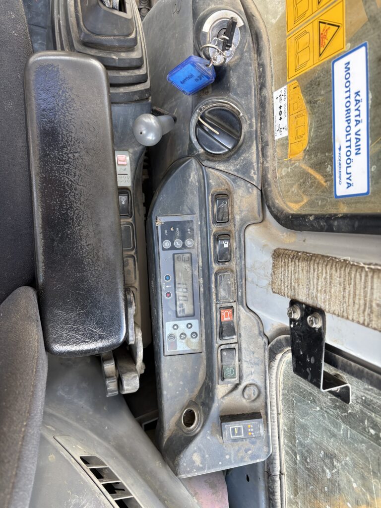 Kobelco New Holland E70BSR-2 generator – view 5