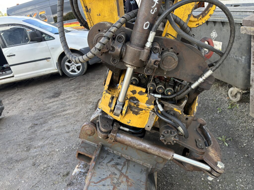 Kobelco New Holland E70BSR-2 generator – view 13